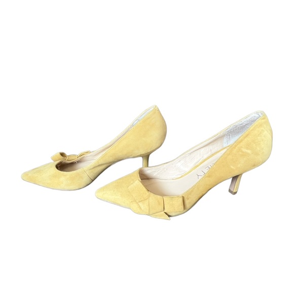 Sole Society Yellow Suede Like Heels with Decorative Bow Size 8.5B - Picture 6 of 6